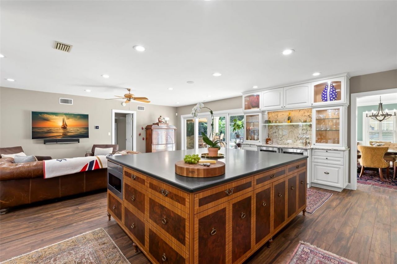 556 21st Avenue Ne, Saint Petersburg, FL 33704 Photo