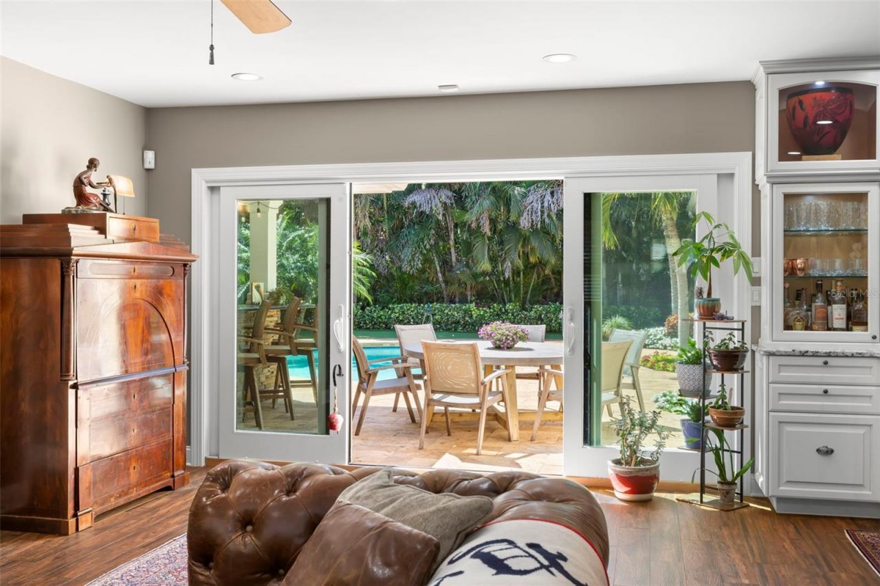 556 21st Avenue Ne, Saint Petersburg, FL 33704 Photo