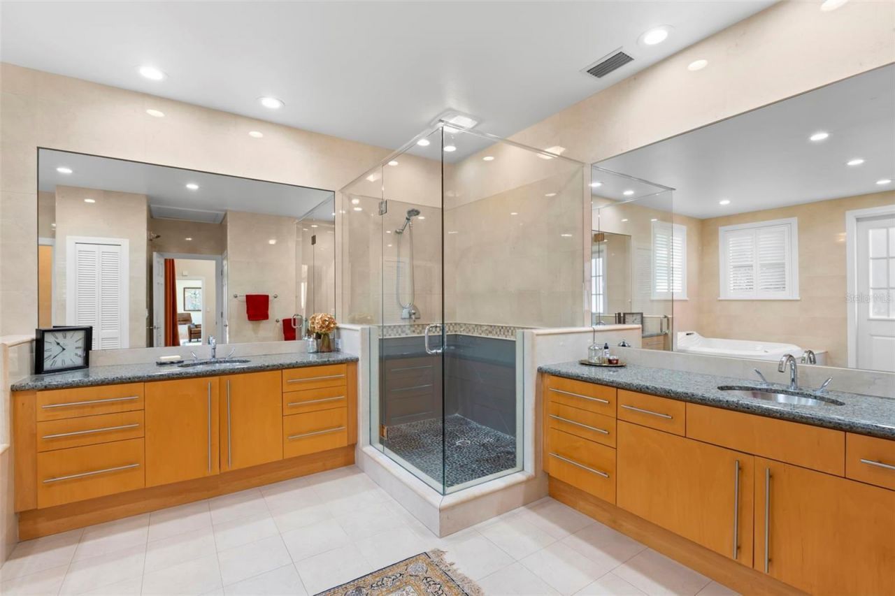 556 21st Avenue Ne, Saint Petersburg, FL 33704 Photo