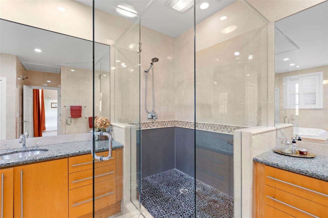 556 21st Avenue Ne, Saint Petersburg, FL 33704 Photo