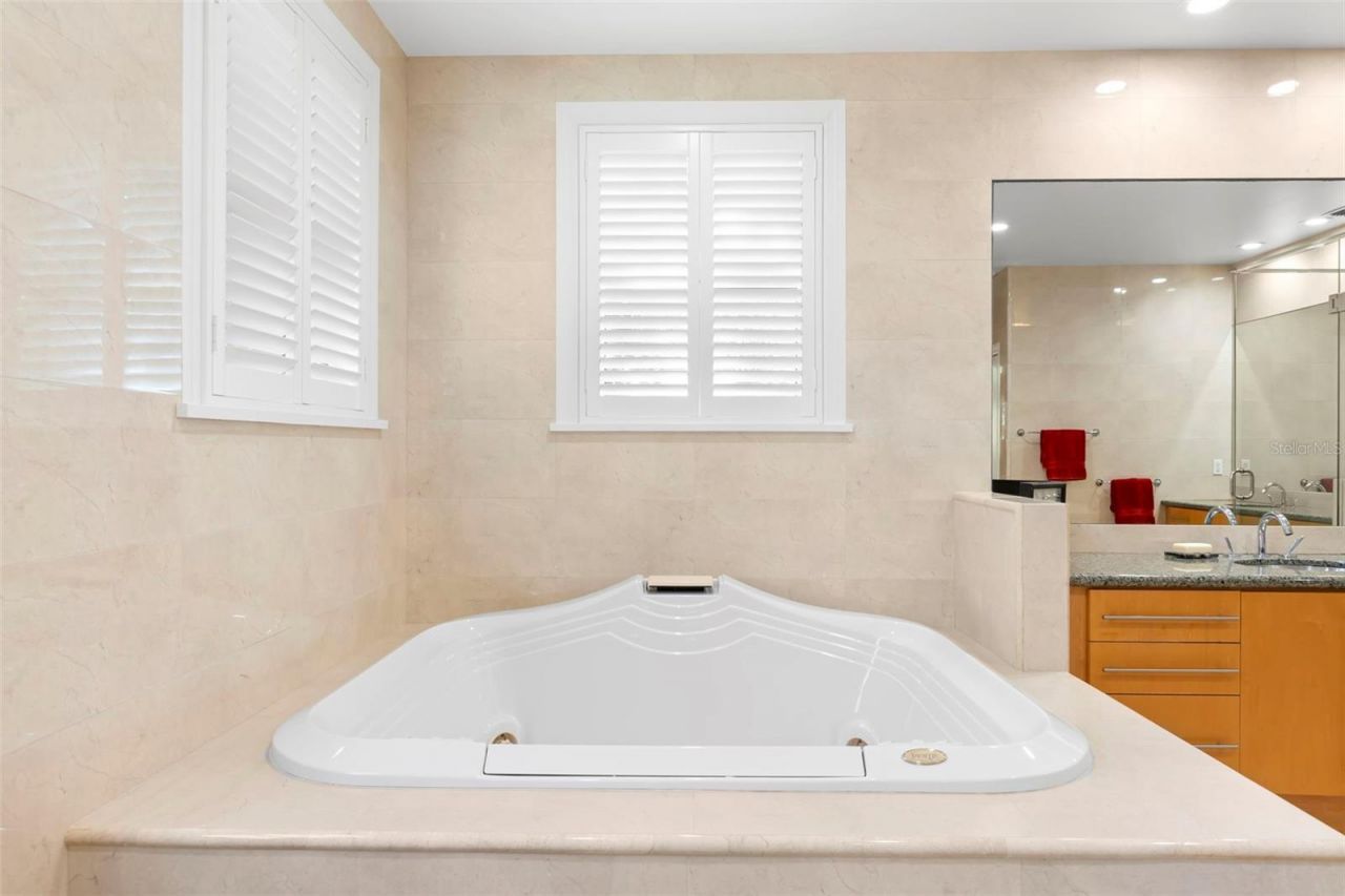 556 21st Avenue Ne, Saint Petersburg, FL 33704 Photo