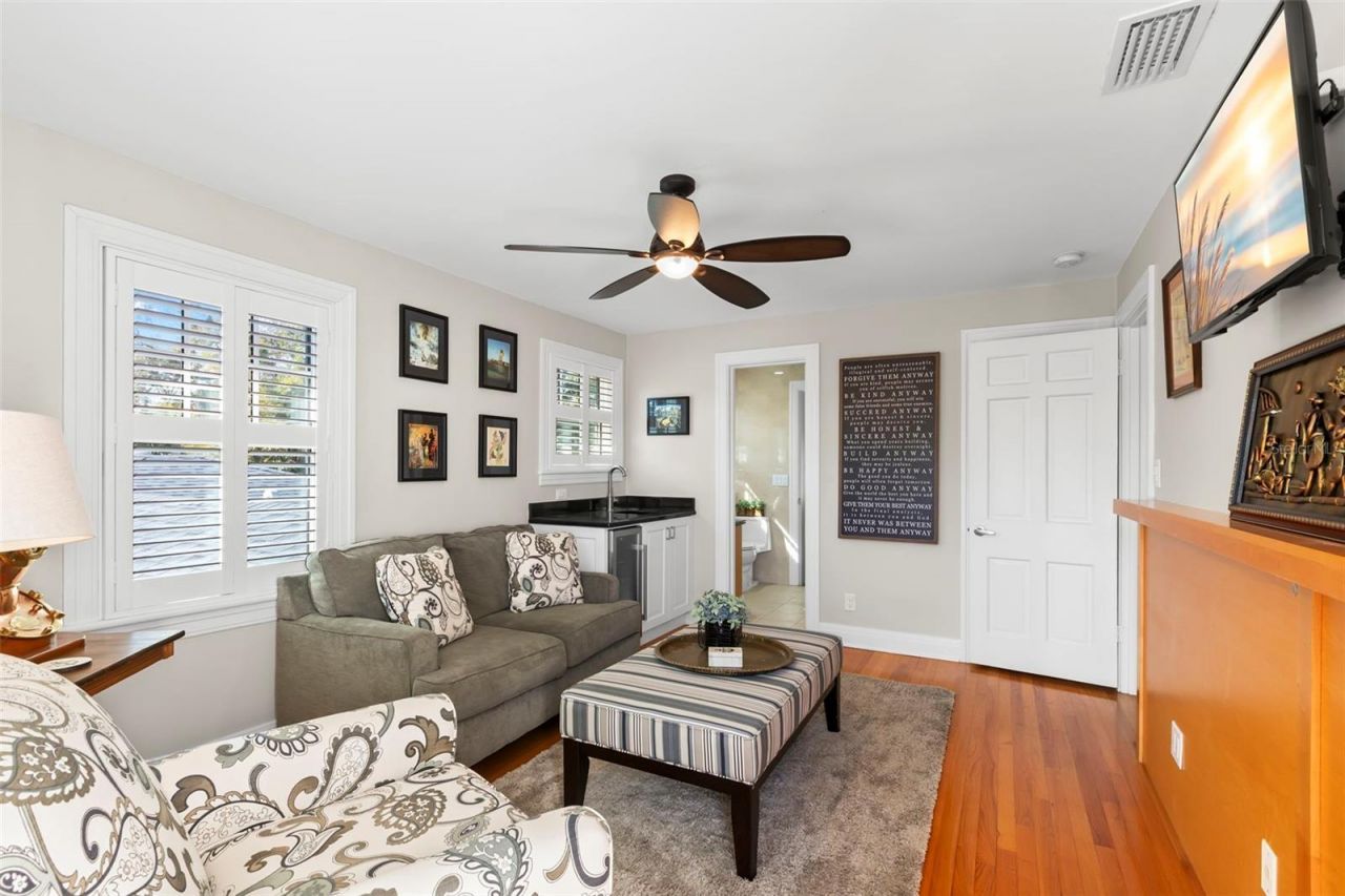 556 21st Avenue Ne, Saint Petersburg, FL 33704 Photo