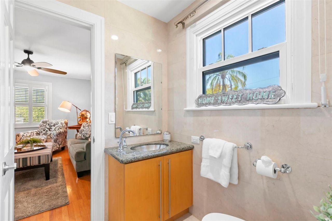 556 21st Avenue Ne, Saint Petersburg, FL 33704 Photo