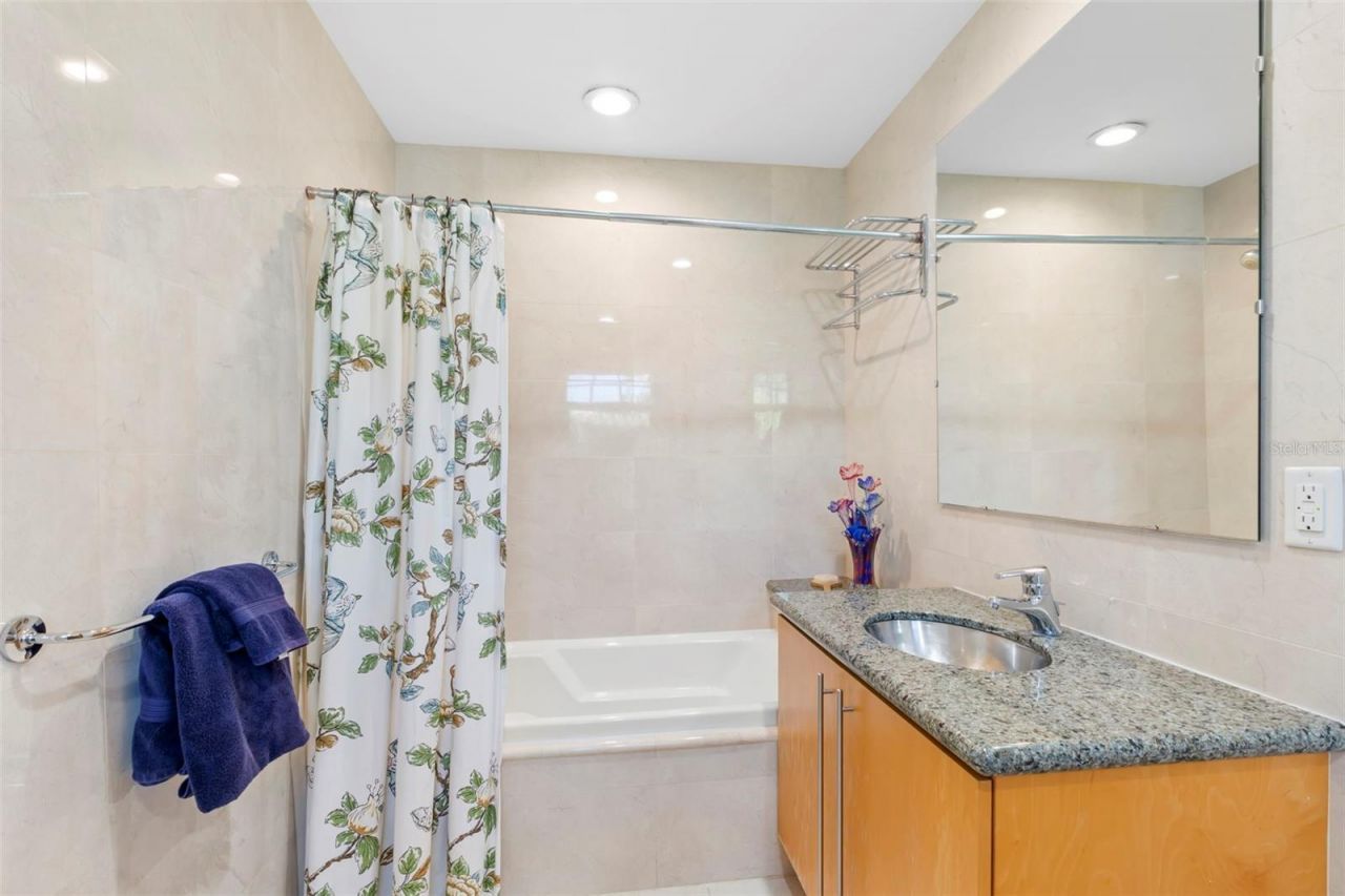 556 21st Avenue Ne, Saint Petersburg, FL 33704 Photo