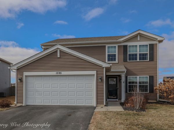 1595 Bayberry Lane, Pingree Grove, IL 60140