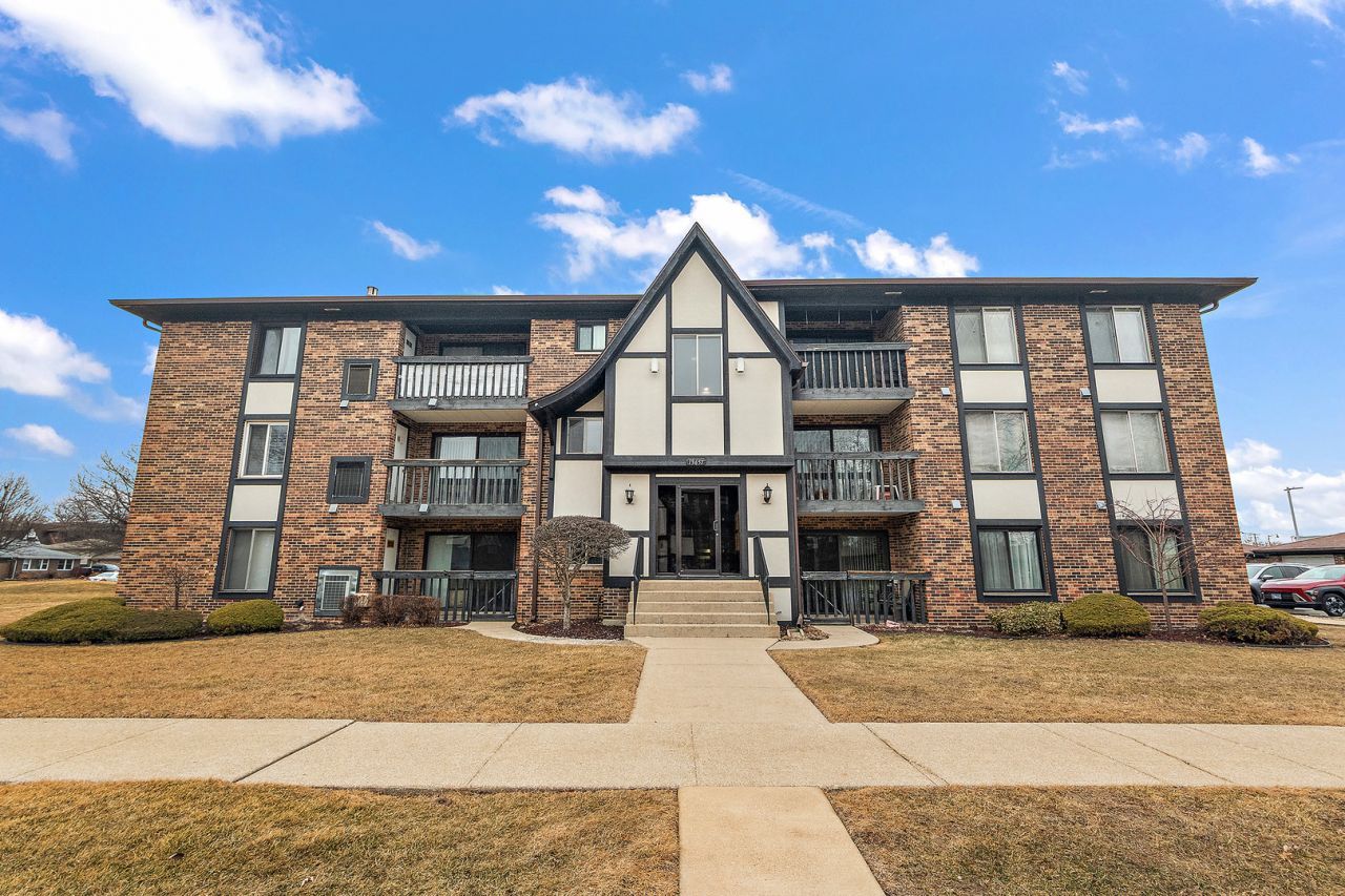 13651 Lamon Avenue, Unit B12, Crestwood, IL 60418 Main Photo