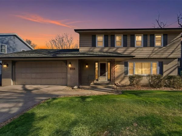 1847 NW 80th Place, Clive, IA 50325