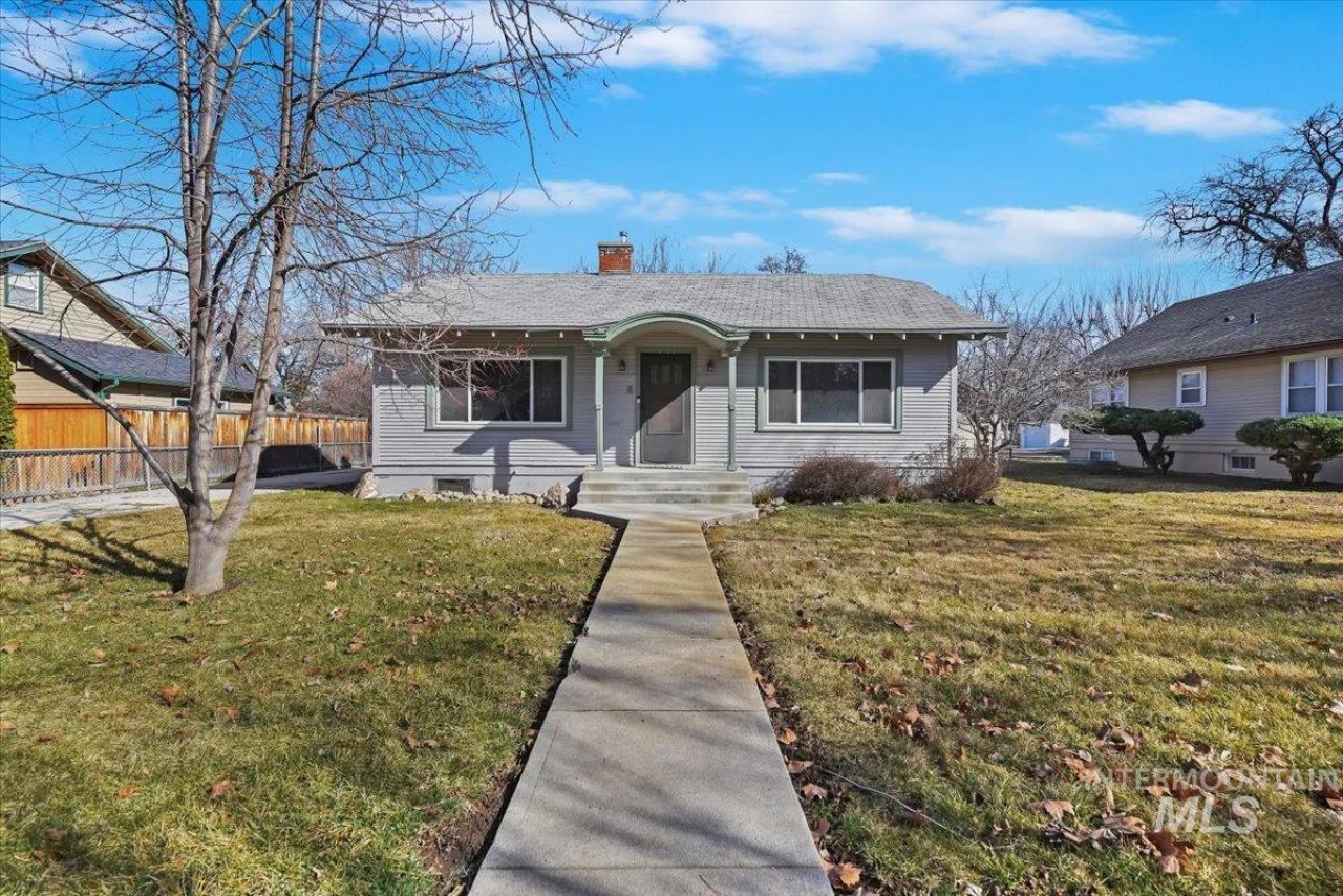1909 Dearborn St, Caldwell, ID 83605 Main Photo
