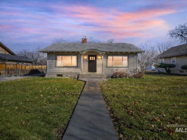 1909 Dearborn St, Caldwell, ID 83605