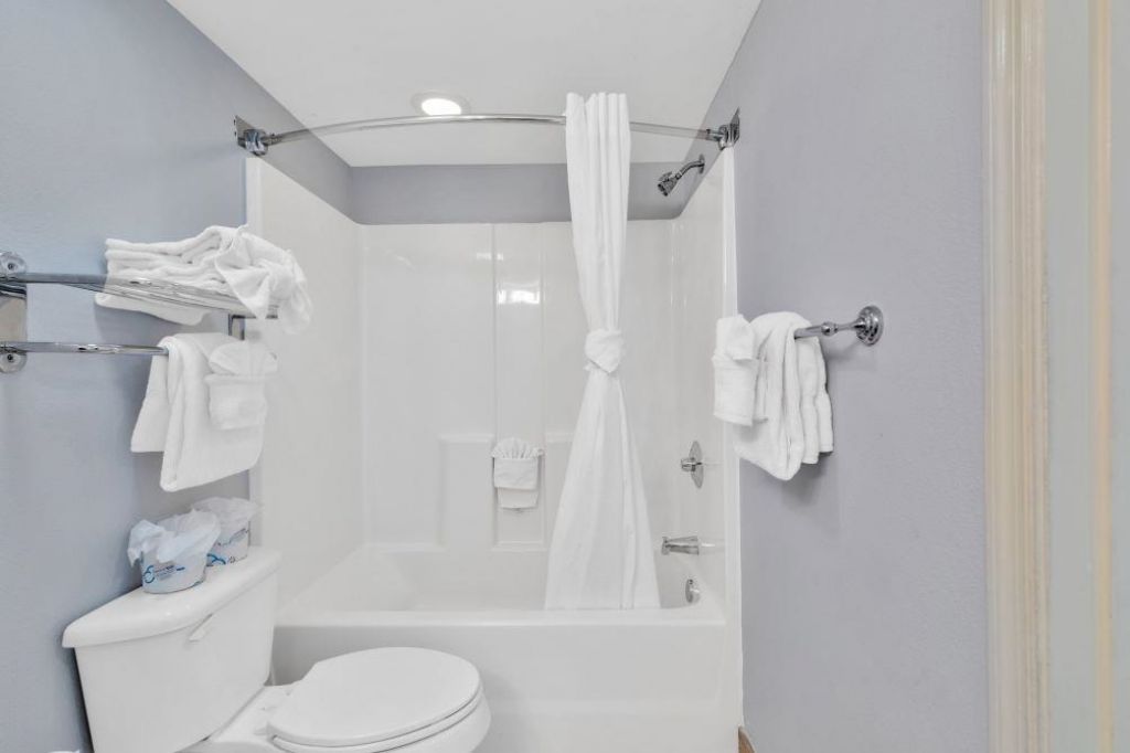 5200 N Ocean Blvd.  Photo 29