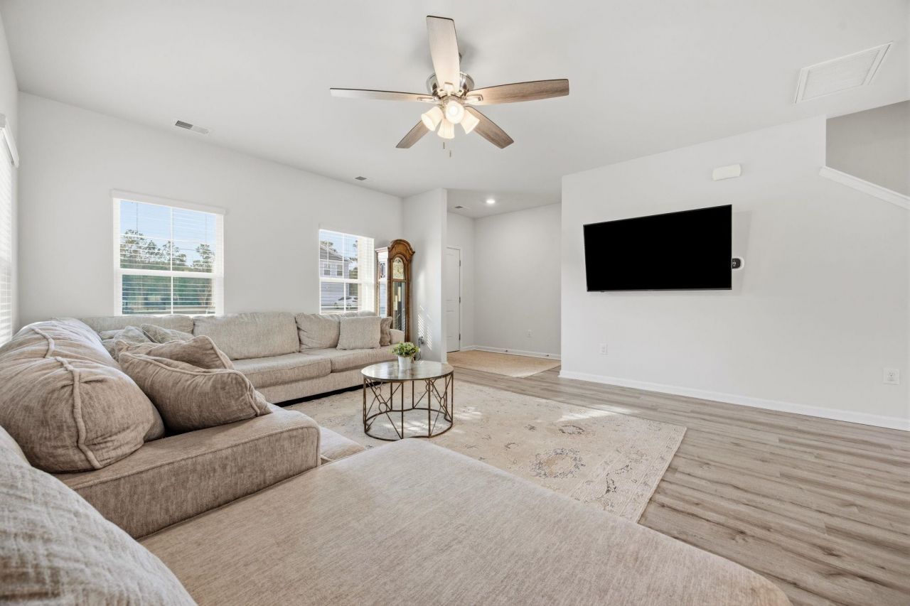 450 Archer Ct. Photo 10