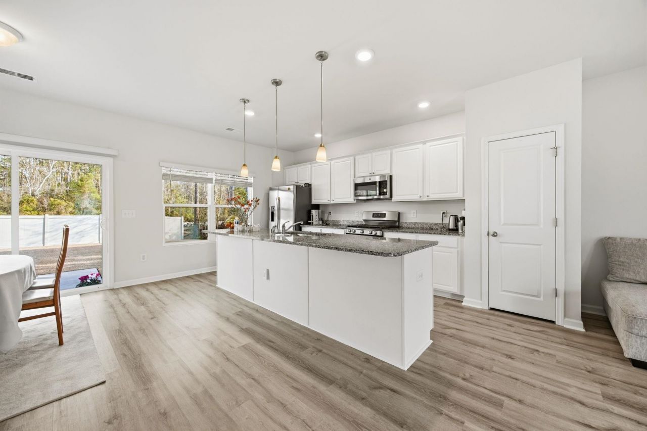 450 Archer Ct. Photo 14