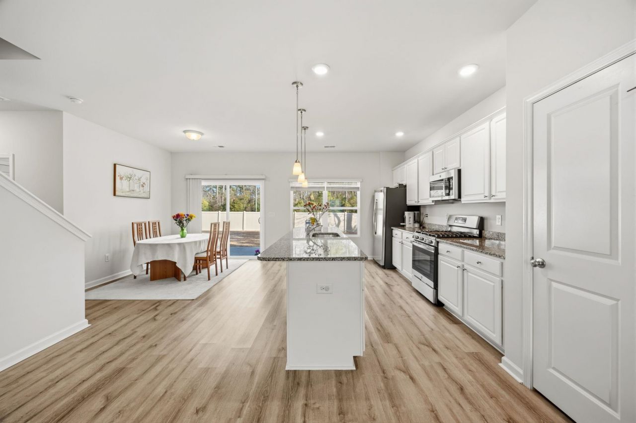 450 Archer Ct. Photo 16