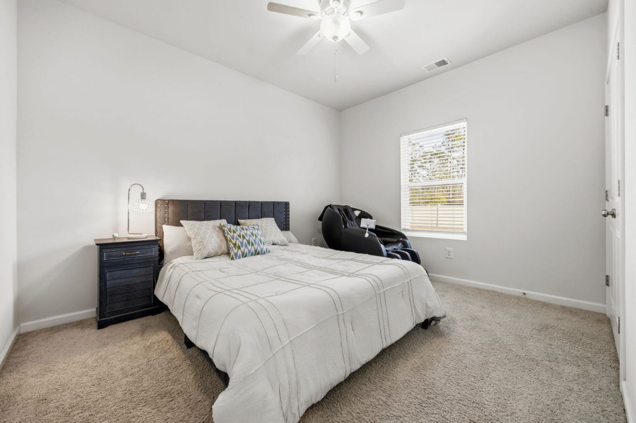 450 Archer Ct. Photo 23