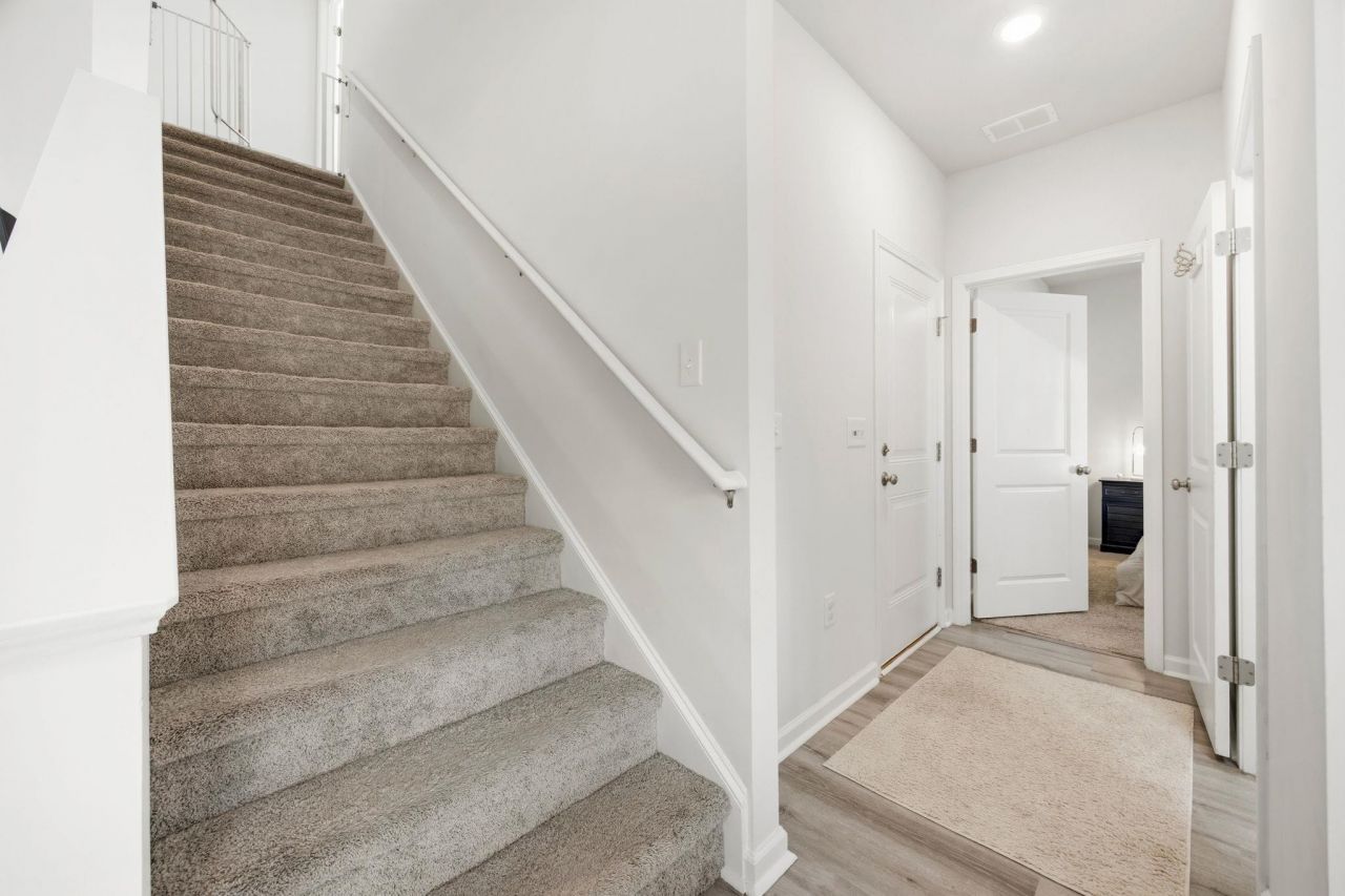 450 Archer Ct. Photo 25