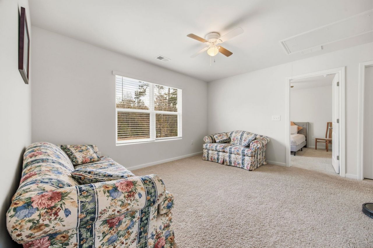 450 Archer Ct. Photo 37