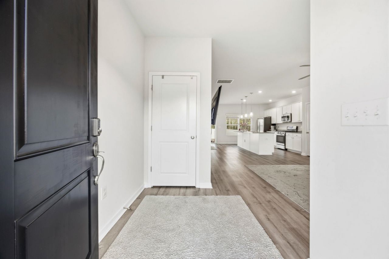 450 Archer Ct. Photo 6