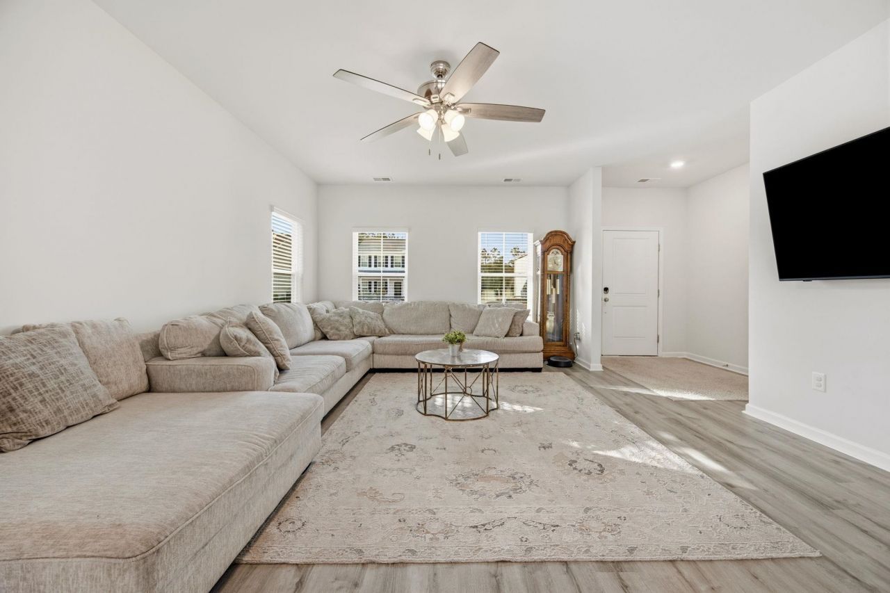 450 Archer Ct. Photo 7