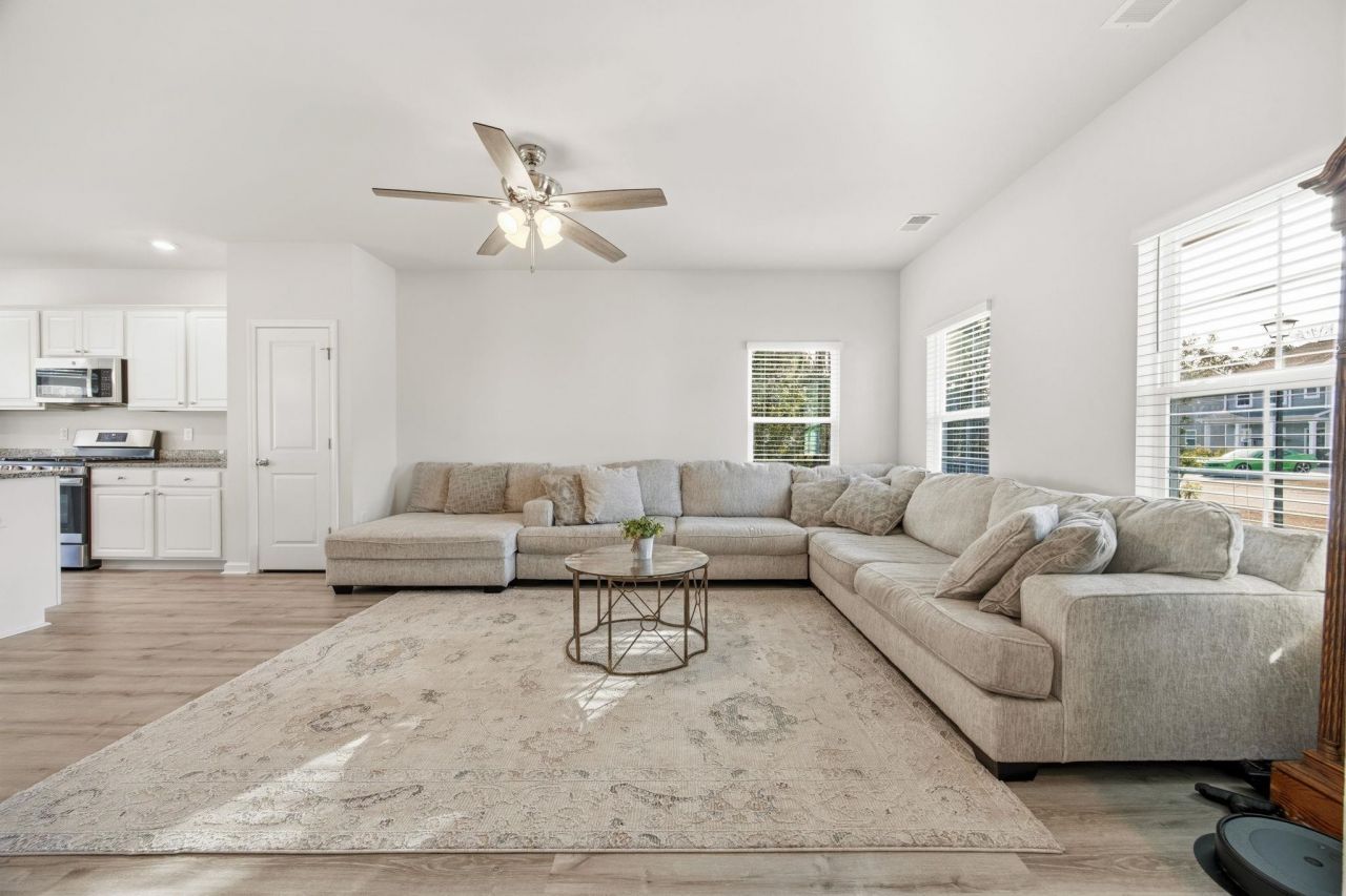 450 Archer Ct. Photo 9