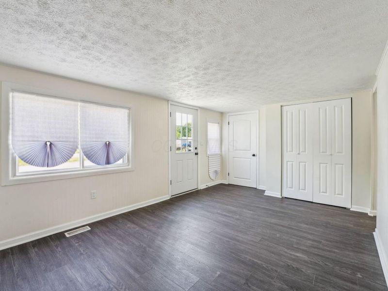 6971 London Groveport Road , Grove City, OH 43123 Photo 3