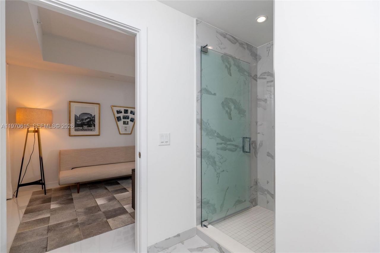 851 NE 1st Ave, Unit 2812, Miami, FL 33132 Photo