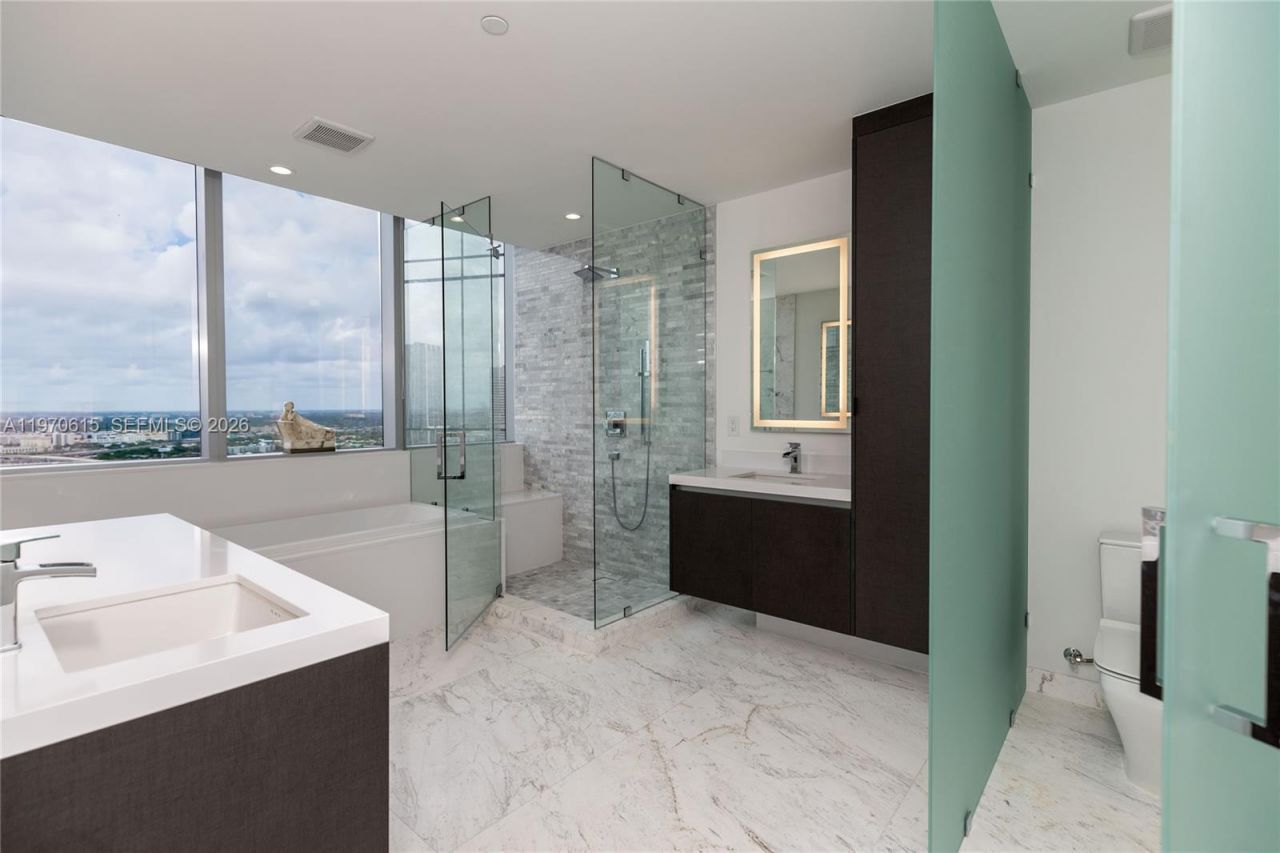 851 NE 1st Ave, Unit 2812, Miami, FL 33132 Photo