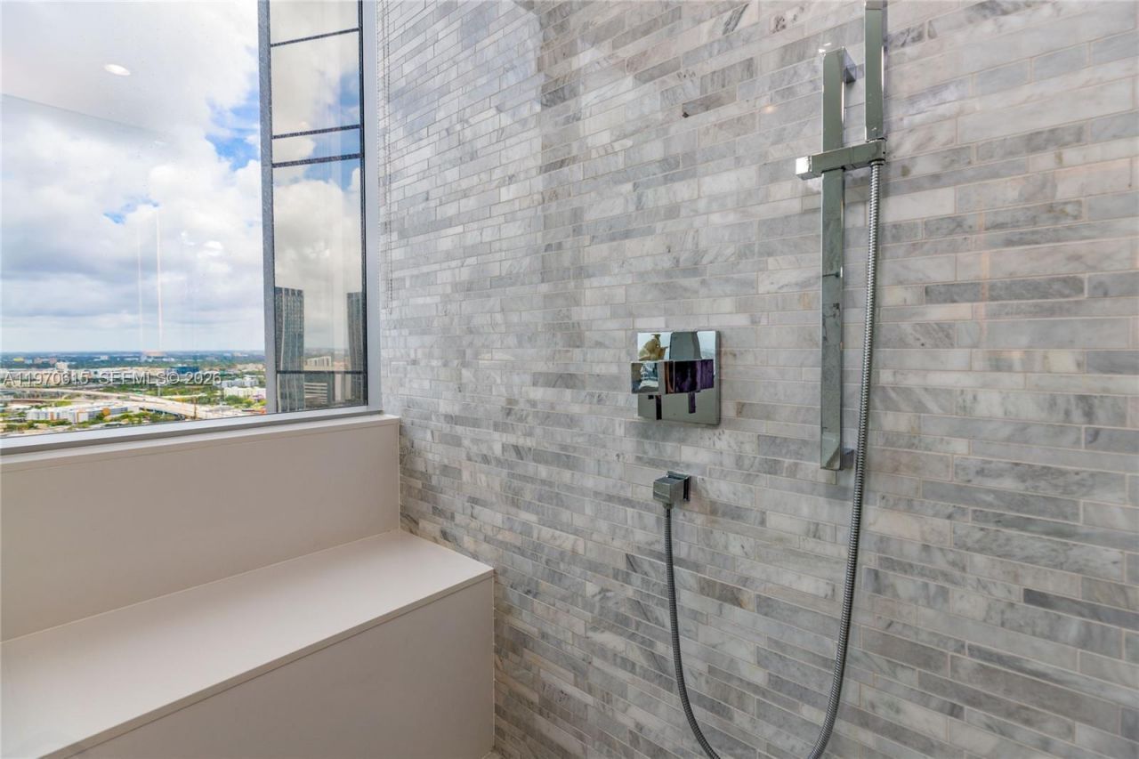 851 NE 1st Ave, Unit 2812, Miami, FL 33132 Photo