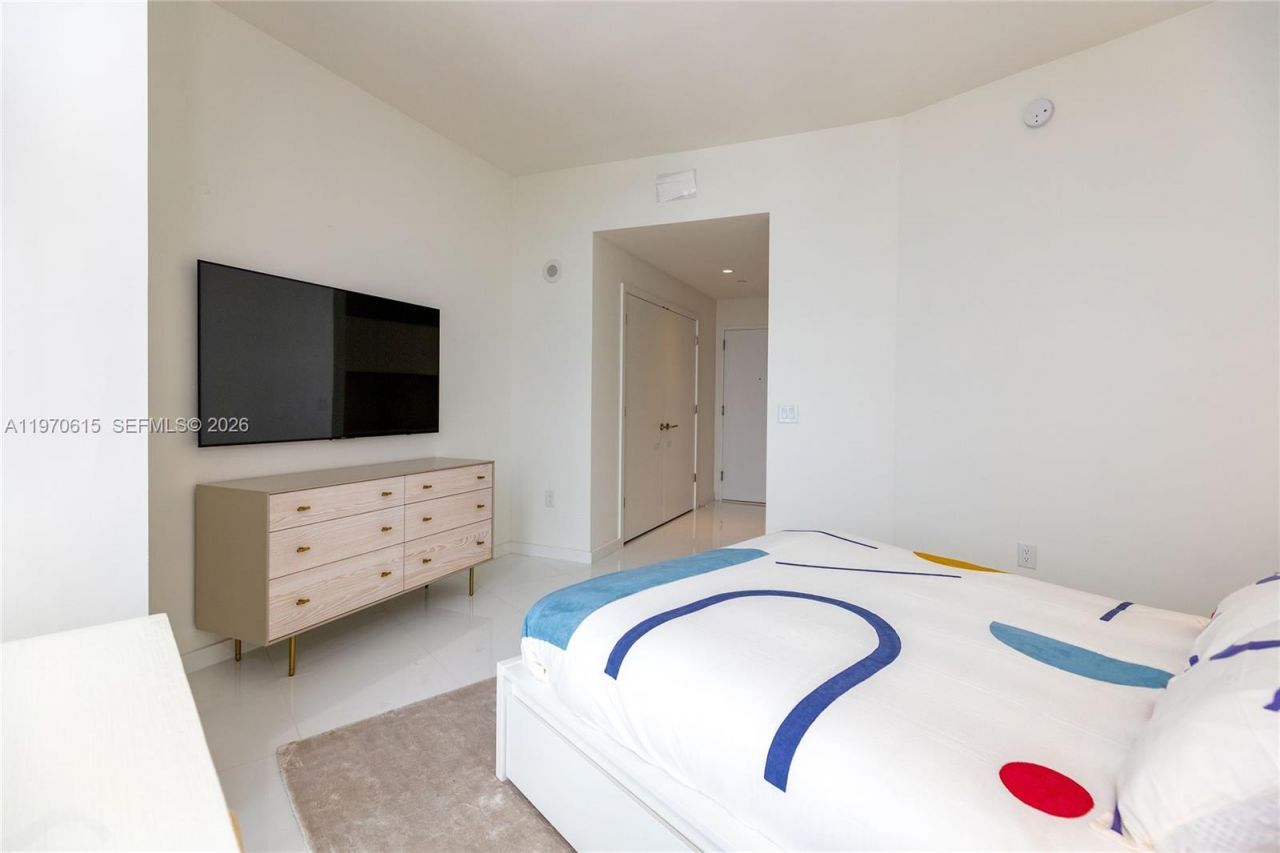 851 NE 1st Ave, Unit 2812, Miami, FL 33132 Photo