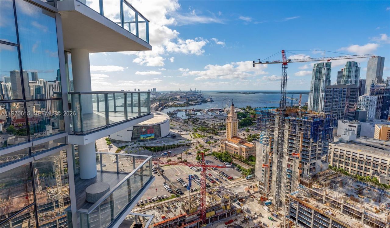 851 NE 1st Ave, Unit 2812, Miami, FL 33132 Photo