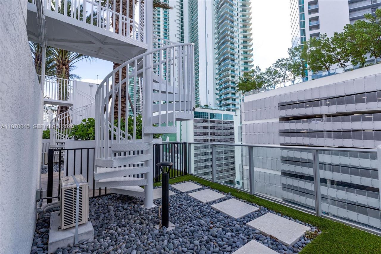 851 NE 1st Ave, Unit 2812, Miami, FL 33132 Photo