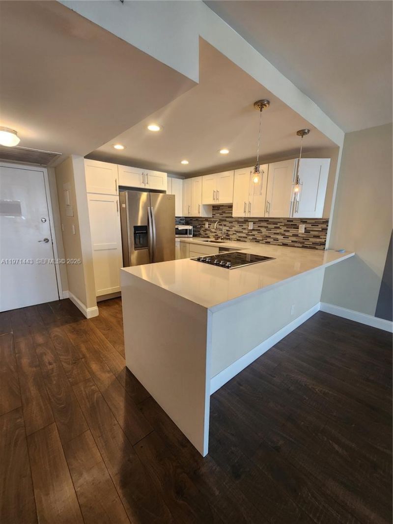 1000 Parkview Dr , Unit 1026, Hallandale Beach, FL 33009 Photo