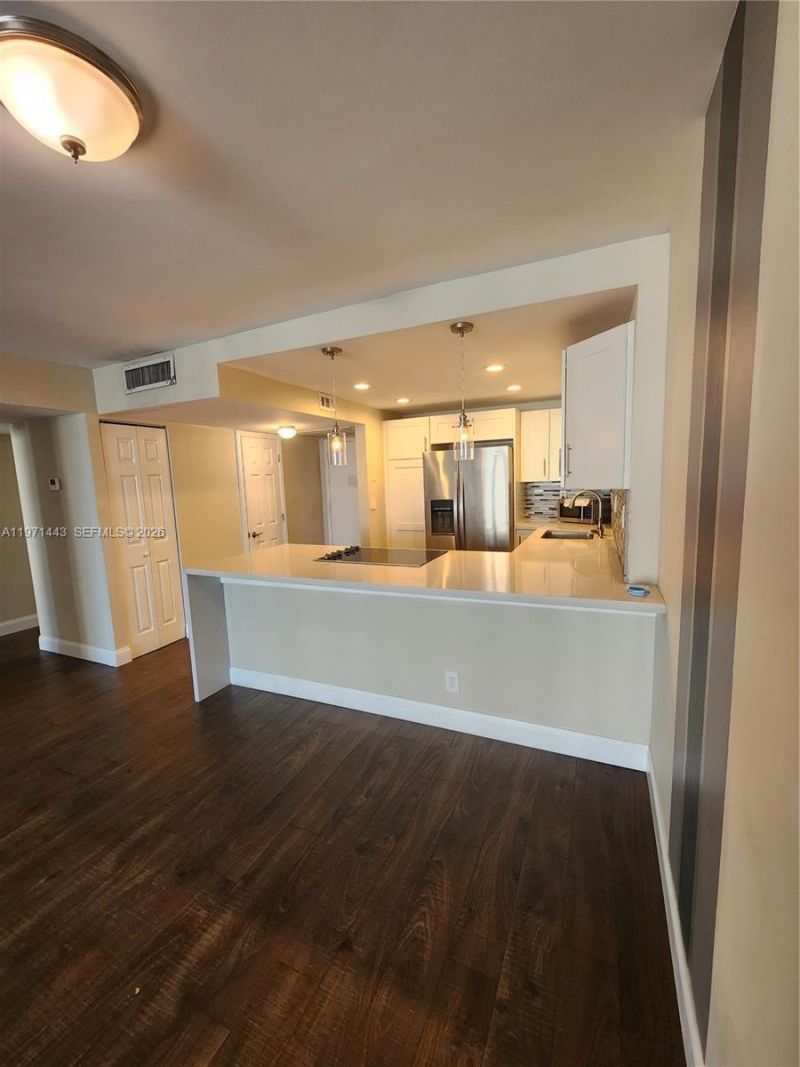 1000 Parkview Dr , Unit 1026, Hallandale Beach, FL 33009 Photo