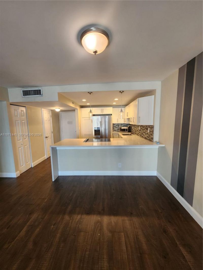 1000 Parkview Dr , Unit 1026, Hallandale Beach, FL 33009 Photo