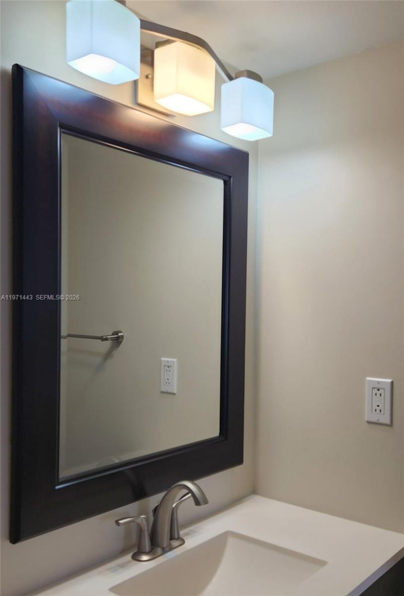 1000 Parkview Dr , Unit 1026, Hallandale Beach, FL 33009 Photo