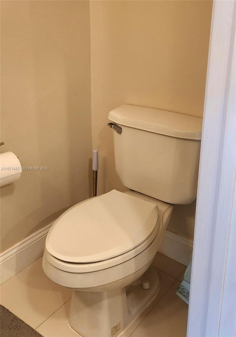 1000 Parkview Dr , Unit 1026, Hallandale Beach, FL 33009 Photo