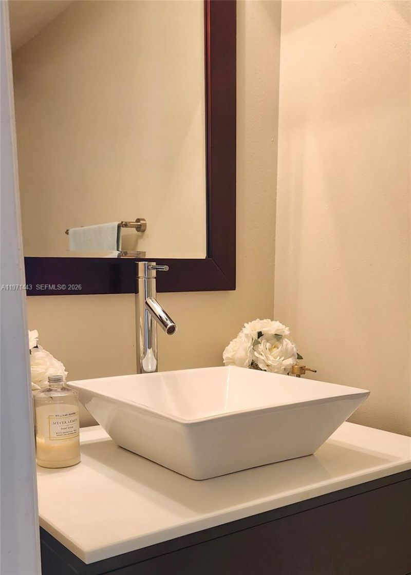 1000 Parkview Dr , Unit 1026, Hallandale Beach, FL 33009 Photo