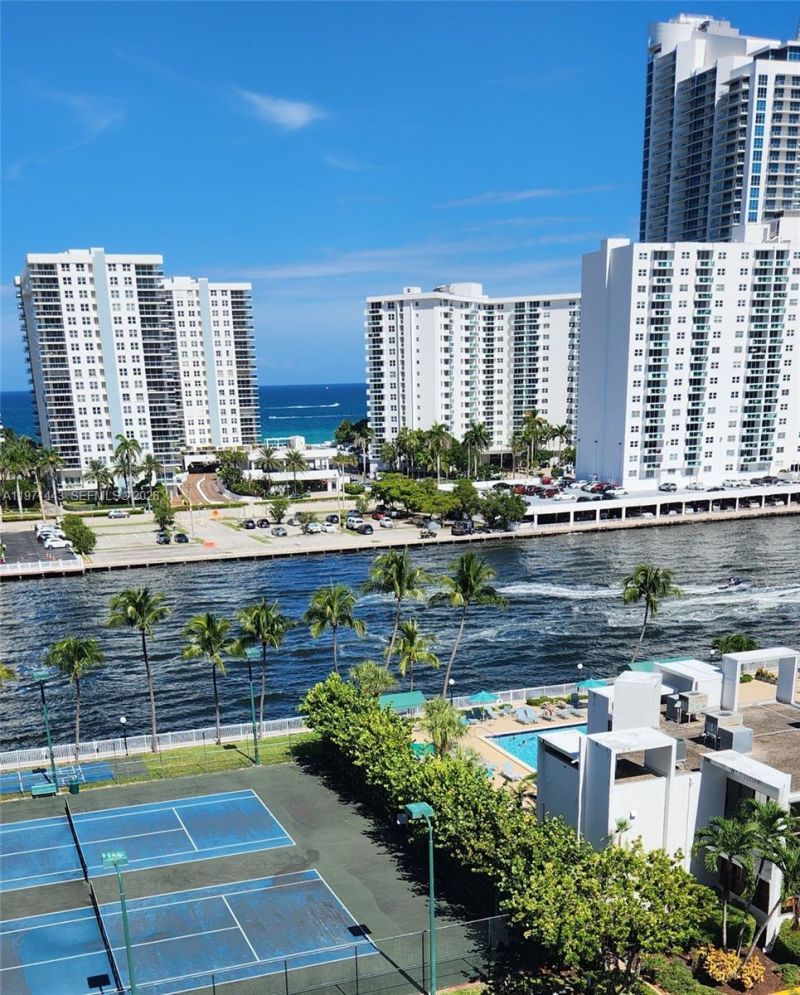 1000 Parkview Dr , Unit 1026, Hallandale Beach, FL 33009 Photo