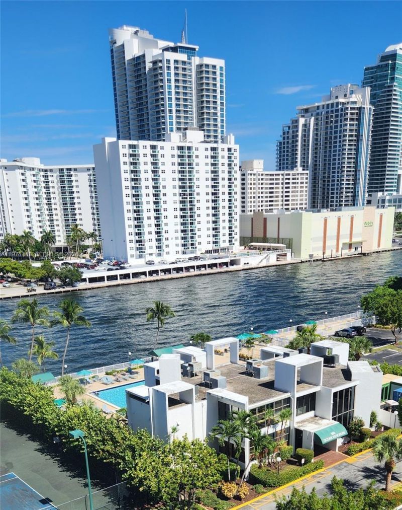 1000 Parkview Dr , Unit 1026, Hallandale Beach, FL 33009 Photo
