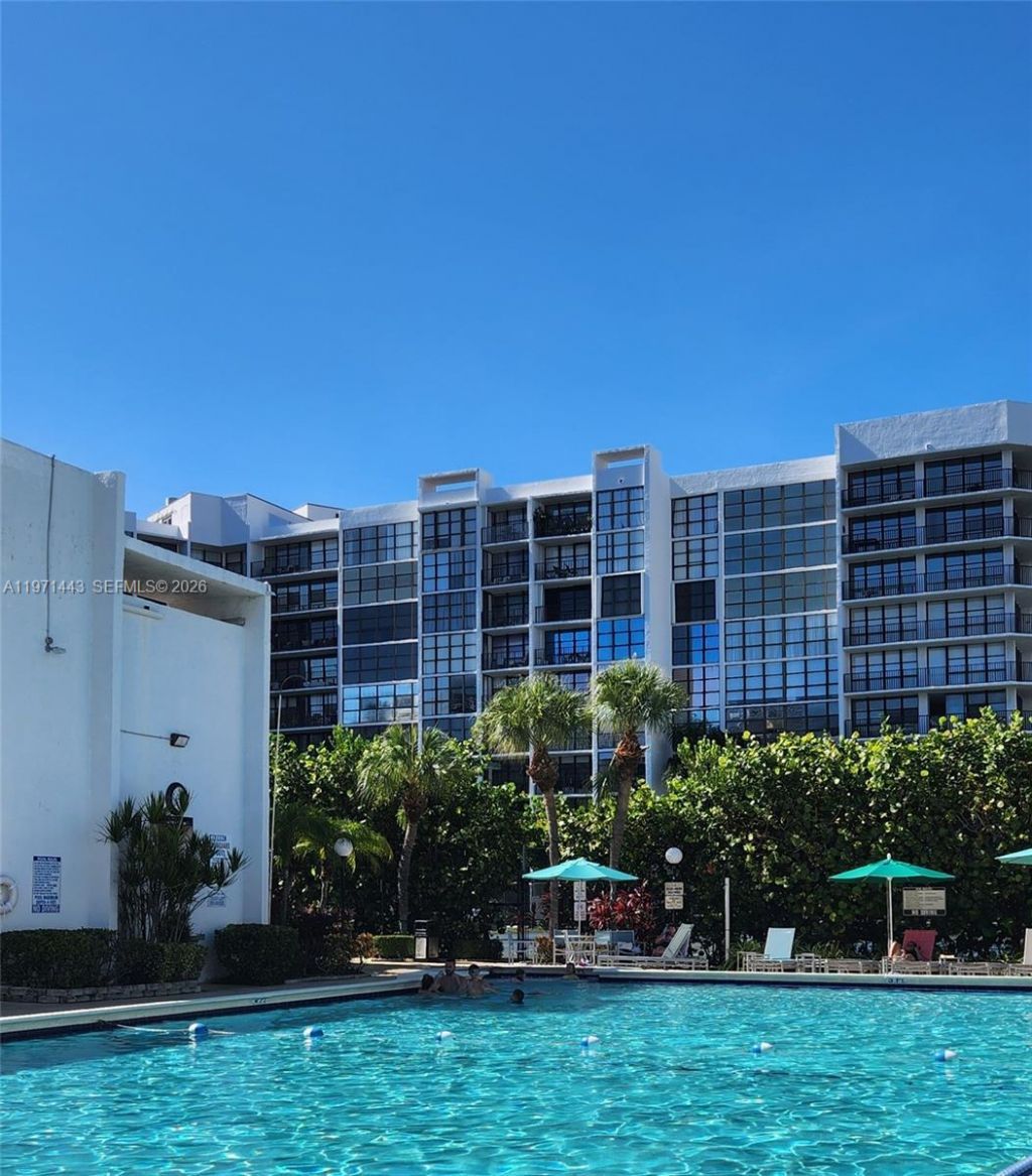 1000 Parkview Dr , Unit 1026, Hallandale Beach, FL 33009 Photo