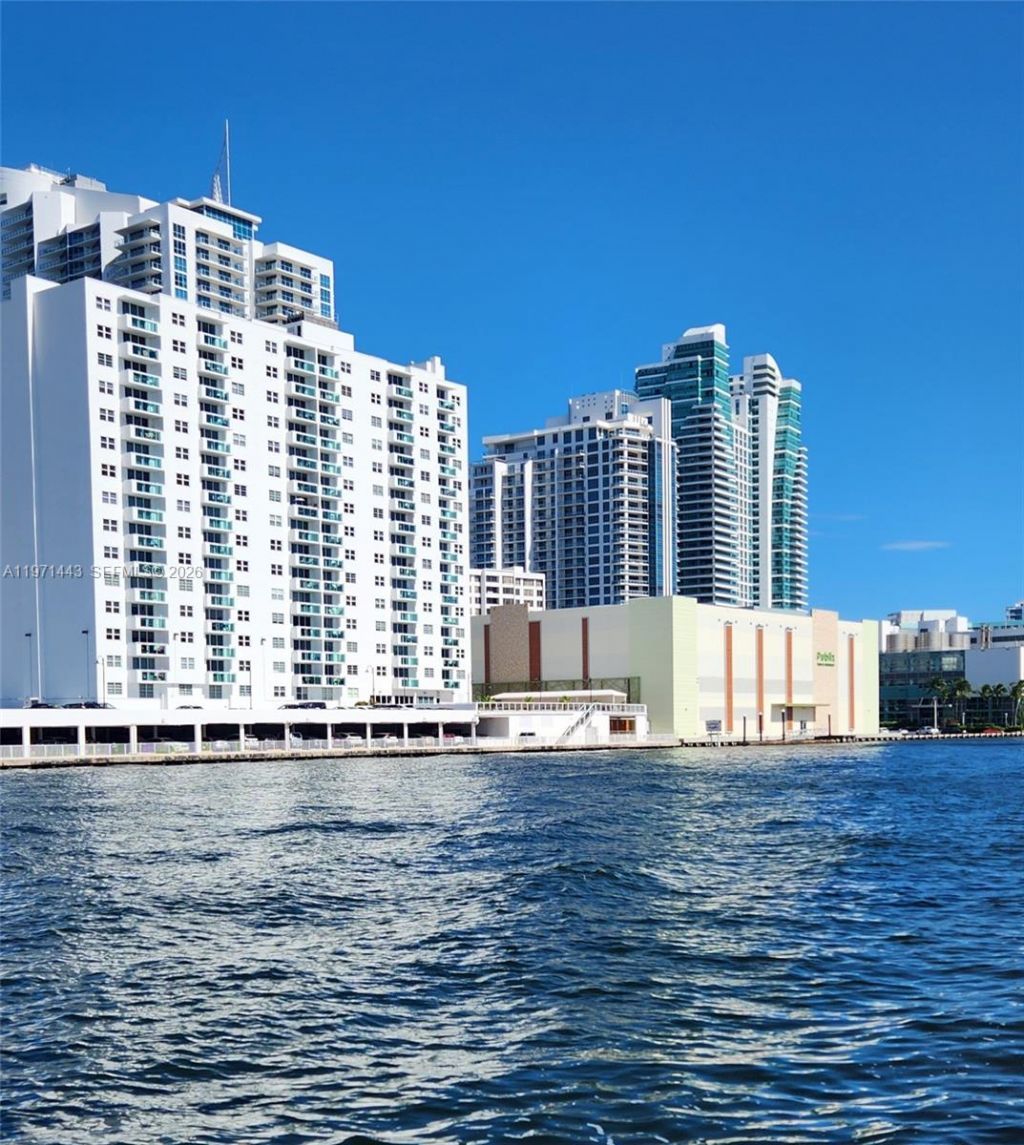 1000 Parkview Dr , Unit 1026, Hallandale Beach, FL 33009 Photo