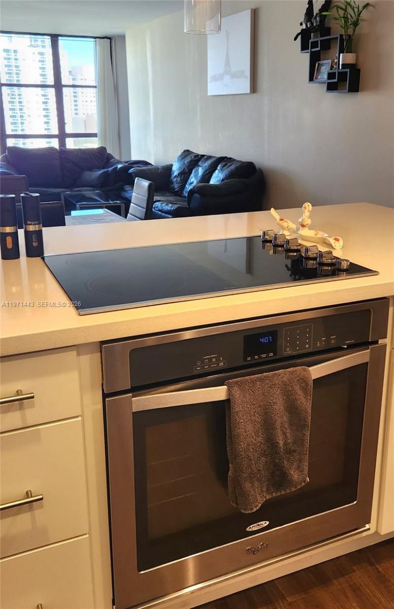 1000 Parkview Dr , Unit 1026, Hallandale Beach, FL 33009 Photo