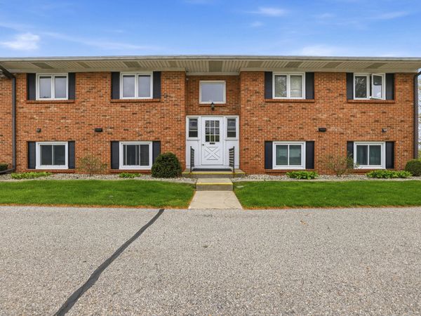 230 S State Street, Unit 15, Zeeland, MI 49464