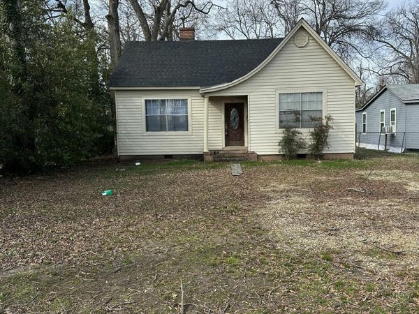 402 W Jefferson Avenue, Greenwood, MS 38930
