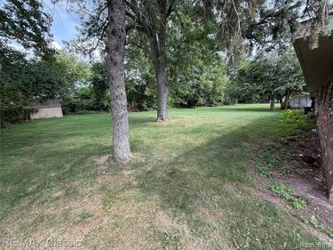 206 N John Street, Highland Twp, MI 48357