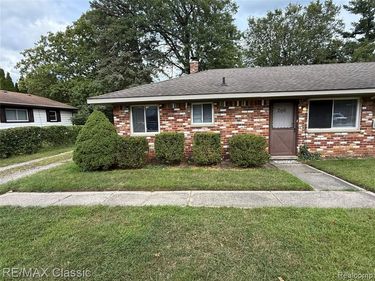 206 N John Street, Highland Twp, MI 48357