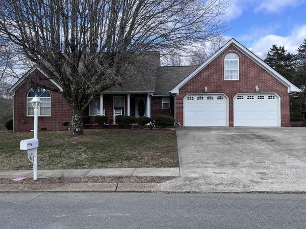 353 Skip Lane, Soddy Daisy, TN 37379