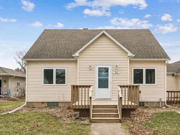 214 9th Street, Aplington, IA 50604