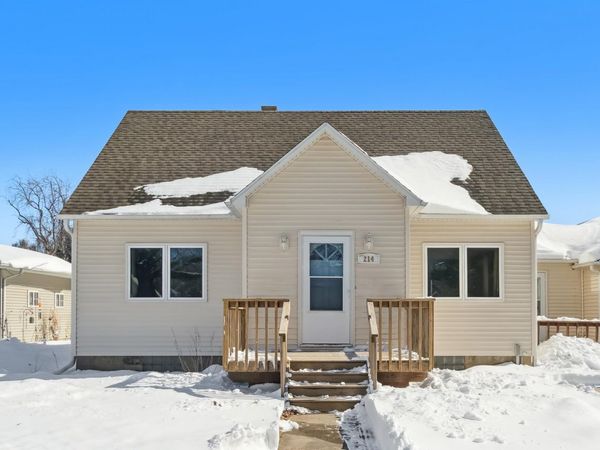 214 9th Street, Aplington, IA 50604