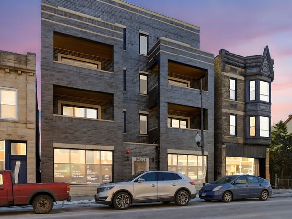 2913 W Belmont Avenue, Unit 3A, Chicago, IL 60618