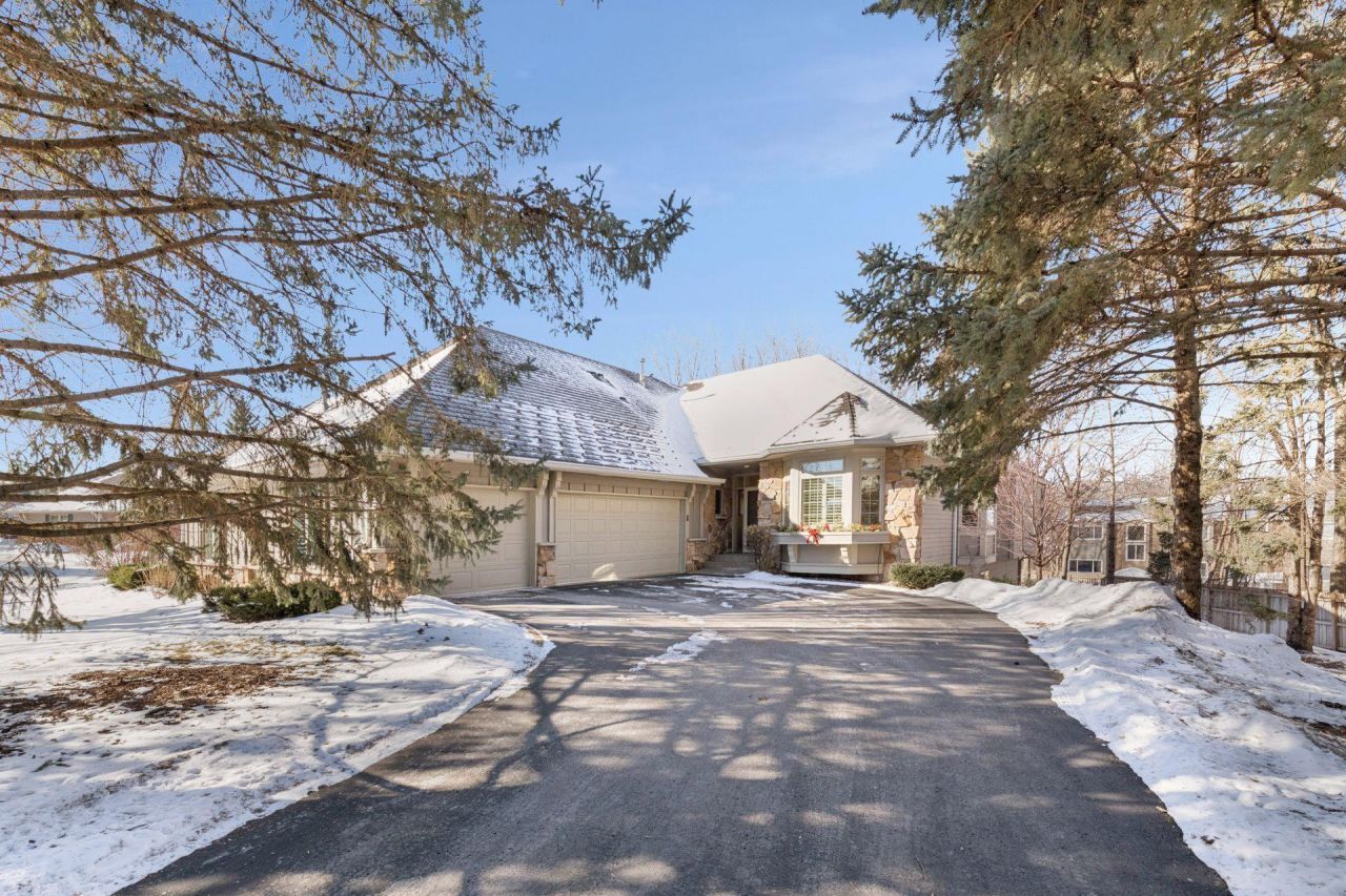 665 Waycliffe Drive N, Wayzata, MN 55391 Main Photo